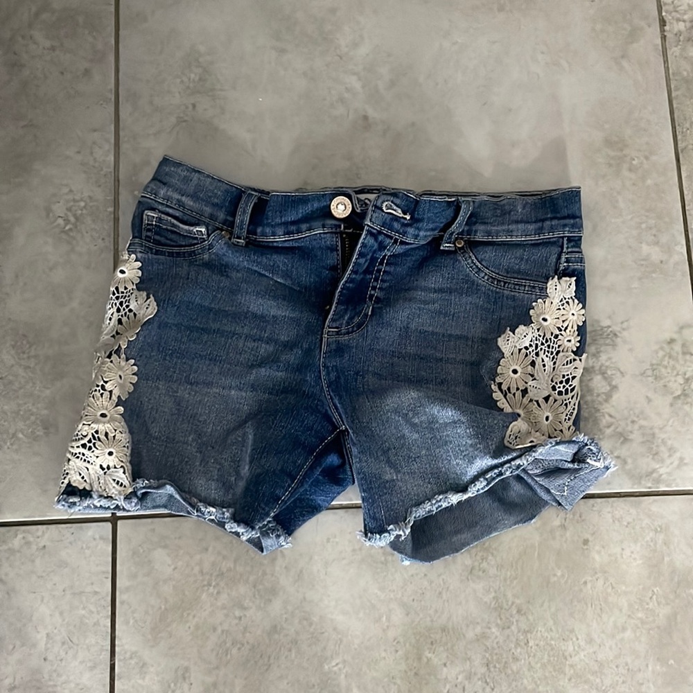 Shorts with flower design